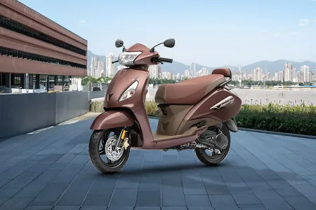 TVS Motor Jupiter ZX Disc BS VI image